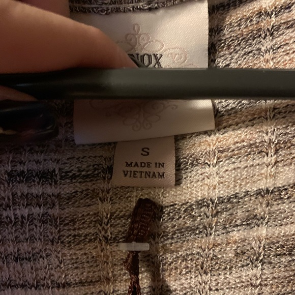 BRAND NEW Sweater - Picture 3 of 3